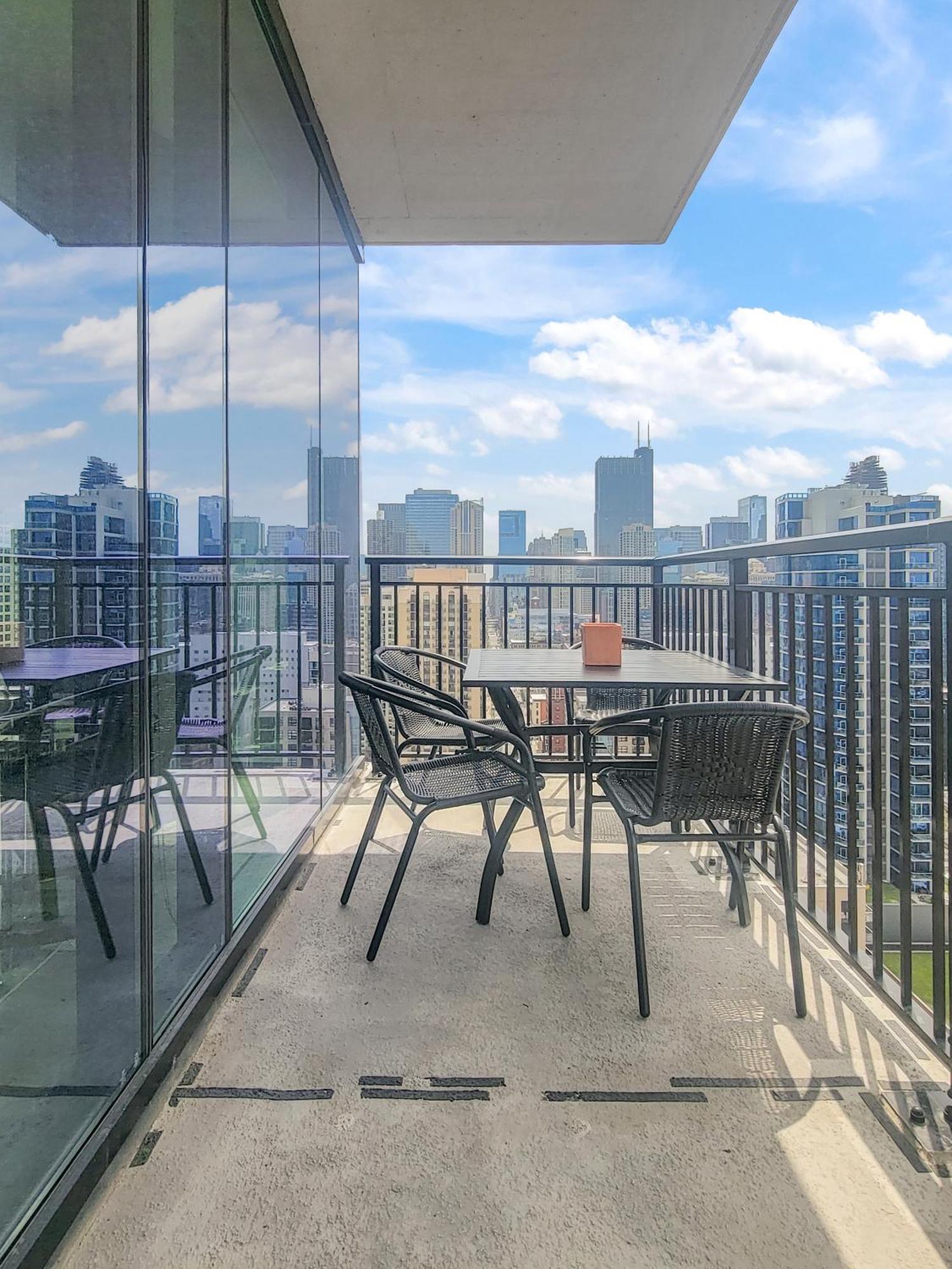Aurelien Spacious Apartments In The Heart Of Gold Coast シカゴ エクステリア 写真
