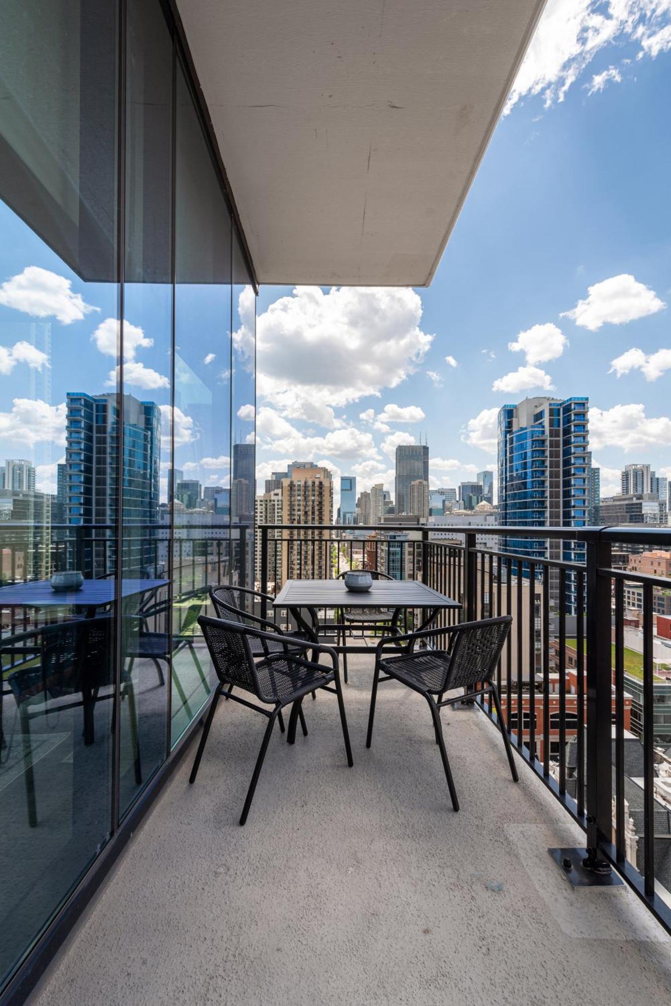 Aurelien Spacious Apartments In The Heart Of Gold Coast シカゴ エクステリア 写真